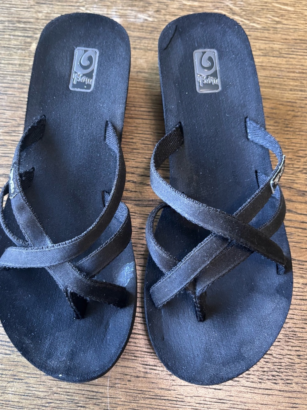 Teva Mush Black Strappy Flip Flop Sandals Women’s 7